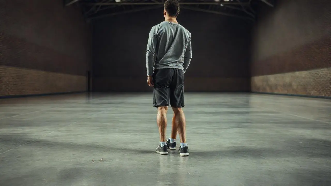 Espacio amplio y sereno en gimnasio